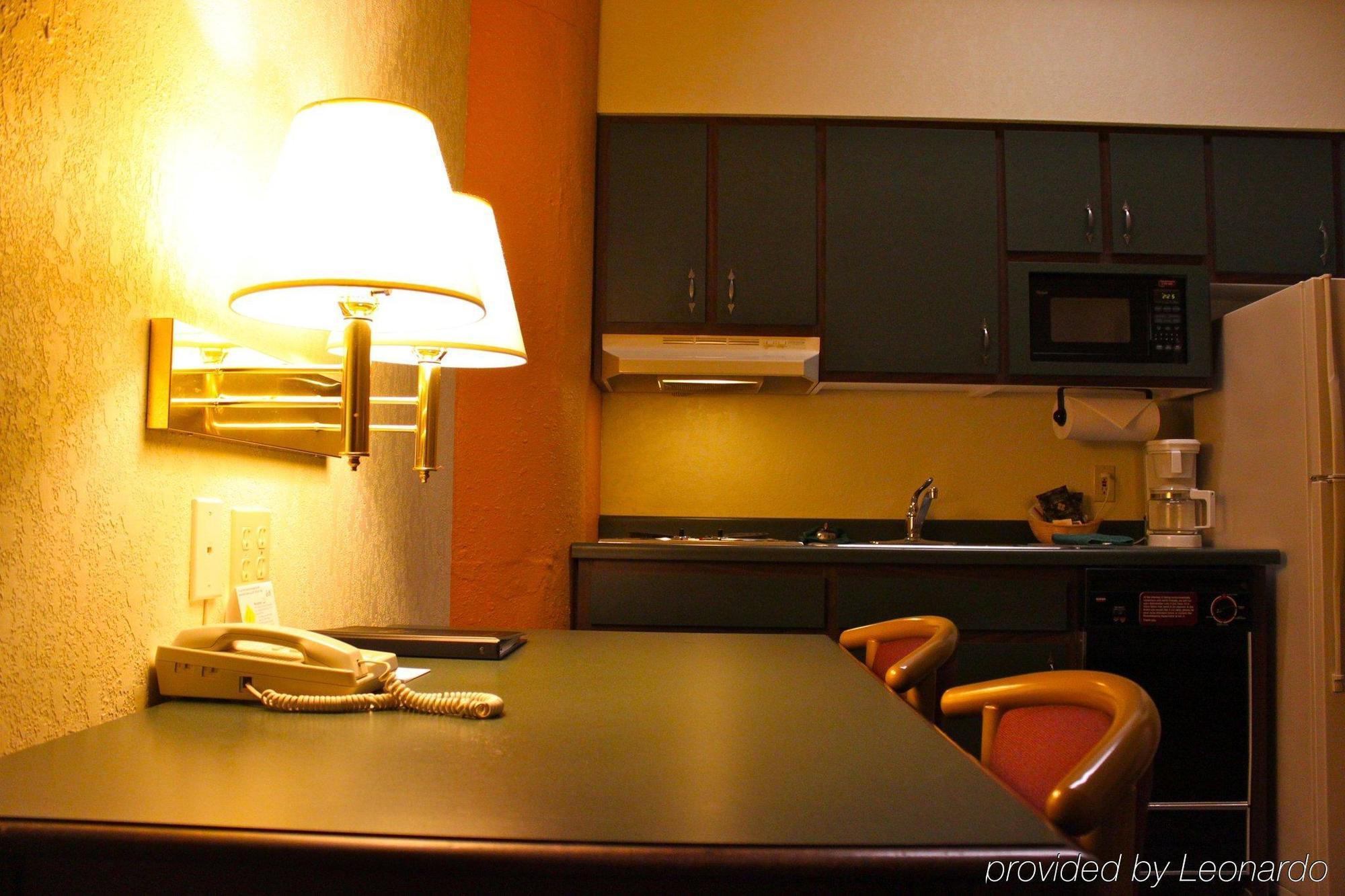 The Suites Hotel At Waterfront Plaza Дулут Номер фото