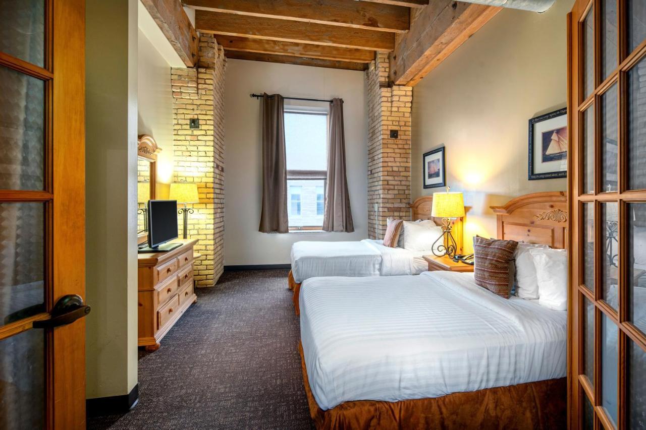 The Suites Hotel At Waterfront Plaza Дулут Экстерьер фото